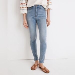 Madewell 11" Roadtripper High Rise Jeans Size 28 Light Wash Soft Stretchy Denim
